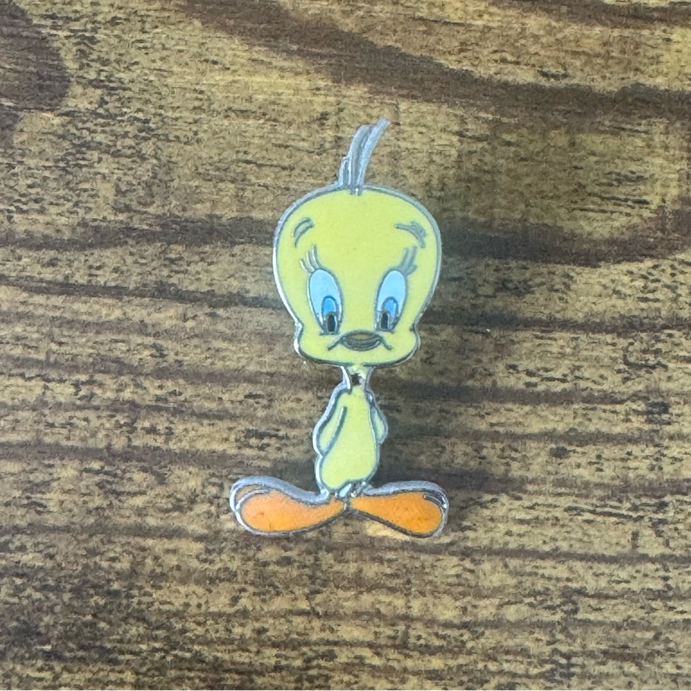 Warner Bros. Tweety Bird Vintage Enamel Lapel Pin 1989 Looney Tunes